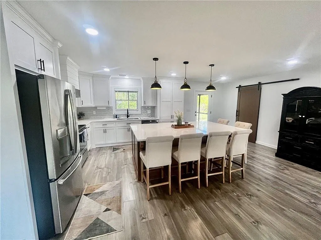 3 bed, 1470 sqft, $2,350 — Photo 4
