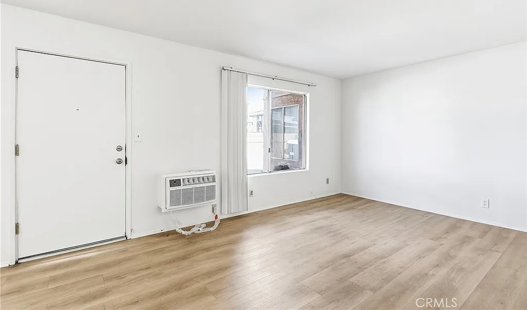 2 bed, 800 sqft, $2,100 — Photo 4