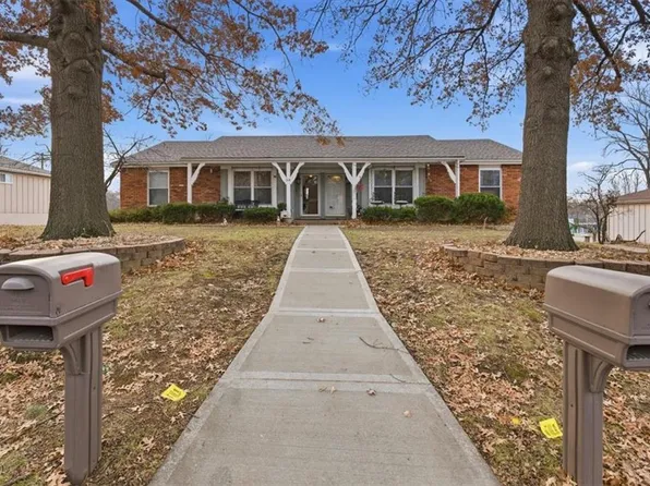 314 SE Melody Ln, Lees Summit, MO 64063