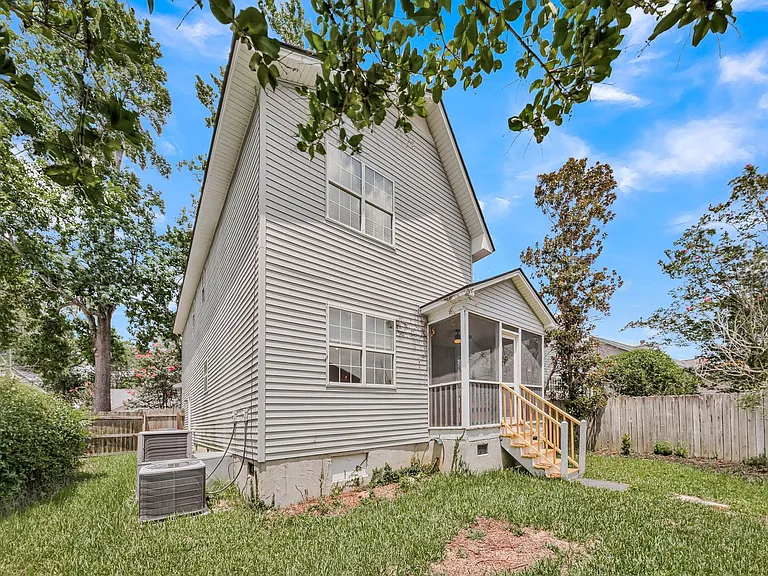 479 Cessna Ave — Photo 33