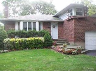 130 Norman Ln, Levittown, NY 11756