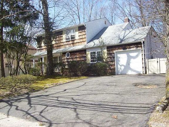 2nd image of 44 Plymouth Blvd