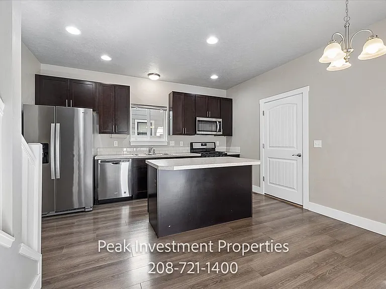 315 E Denver St — Photo 13