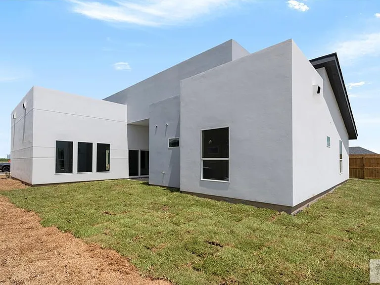 6934 Diamond Cove Dr — Photo 26