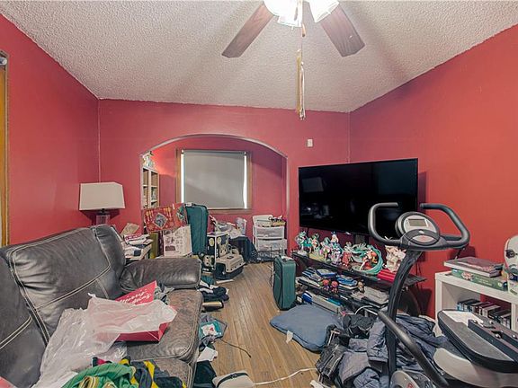 5th image of 805 S Pope Ave