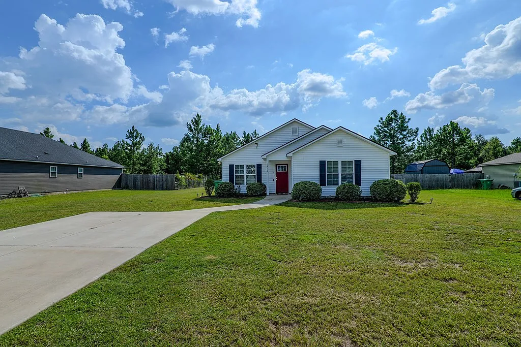 3 bed, 1246 sqft, $1,600 — Photo 2