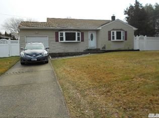 2 Ida Ln, North Babylon, NY 11703