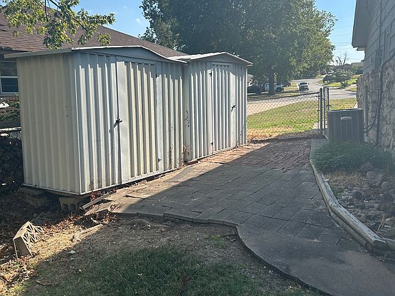 Side of the house with 2 sheds that can be used by the renter