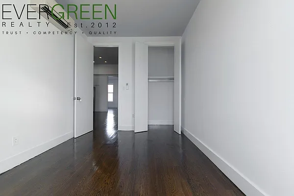Rented by Evergreen Apartments BK | media 30