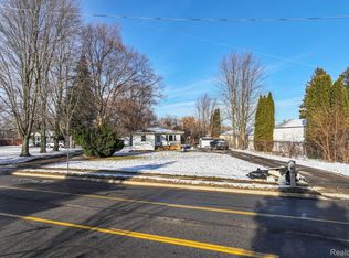 576 Demille Rd, Lapeer, MI 48446
