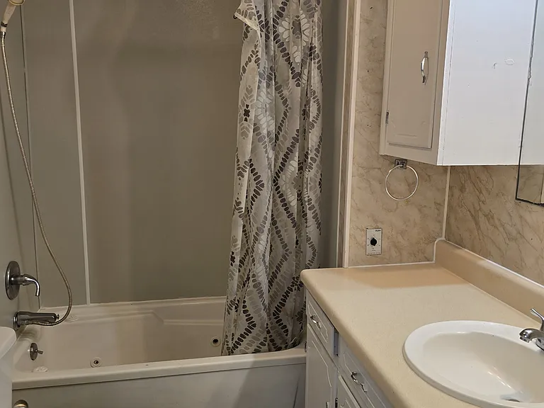 401 Pecan St — Photo 12