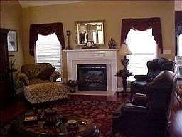3rd image of 3159 Quincy Ln