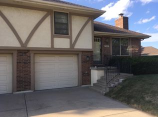 900 SE 5th Ter, Lees Summit, MO 64063