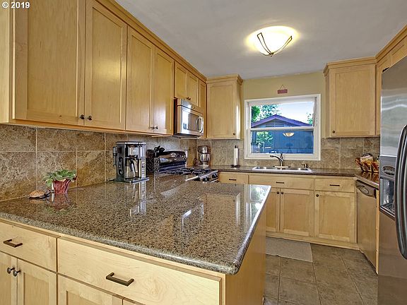 5th image of 2712 NE 92nd Ave