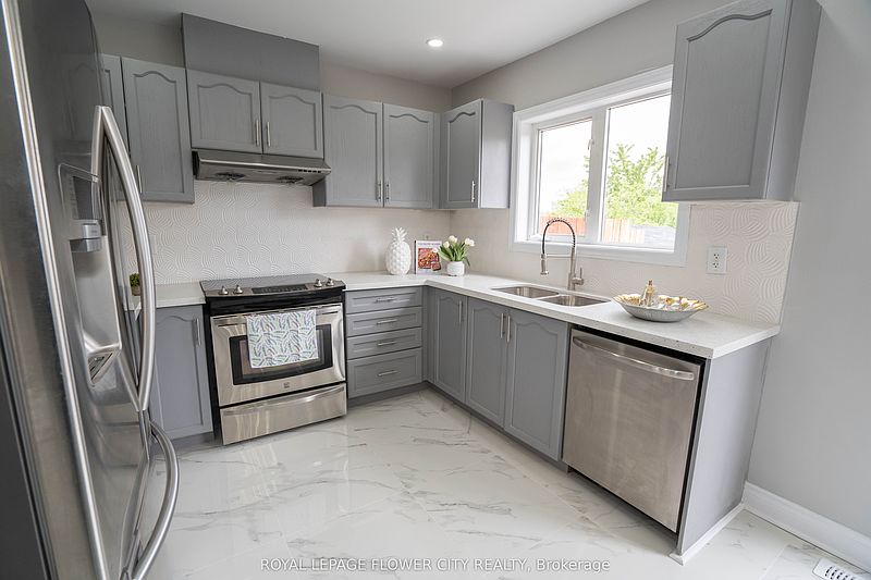 Brampton House for rent - 3 Bedrooms — photo 11
