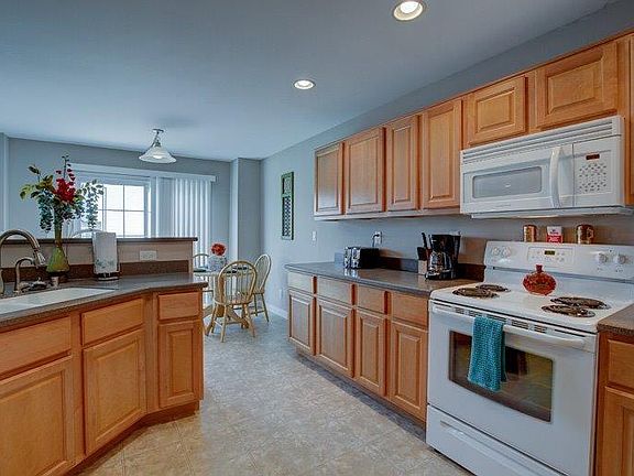 2nd image of 435 Sunnybrook Dr