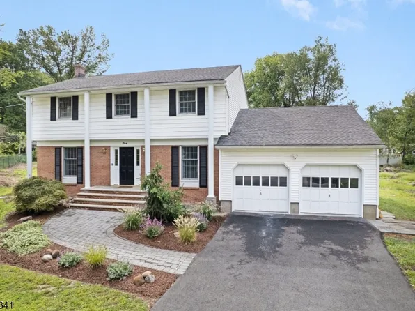 10 Cedar Ln, Roseland Boro, NJ 07068