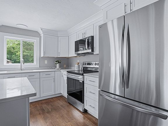 5th image of 2625 Lewis St