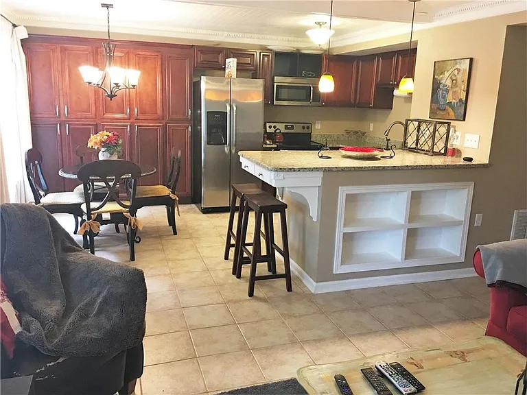 1042 Sasha Ln — Photo 8