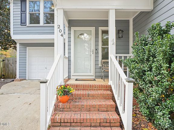 2nd image of 204 Leeward Ct
