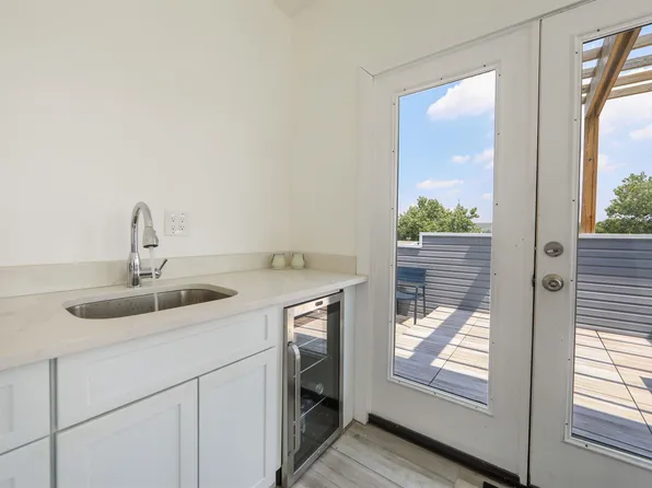 157 Sherman Avenue image 2 of 18