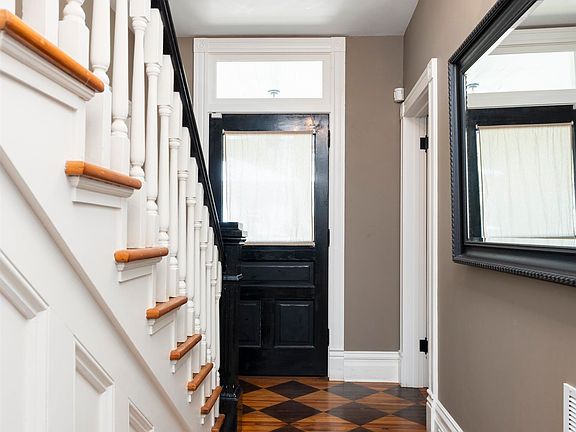 5th image of 118 Prospect St