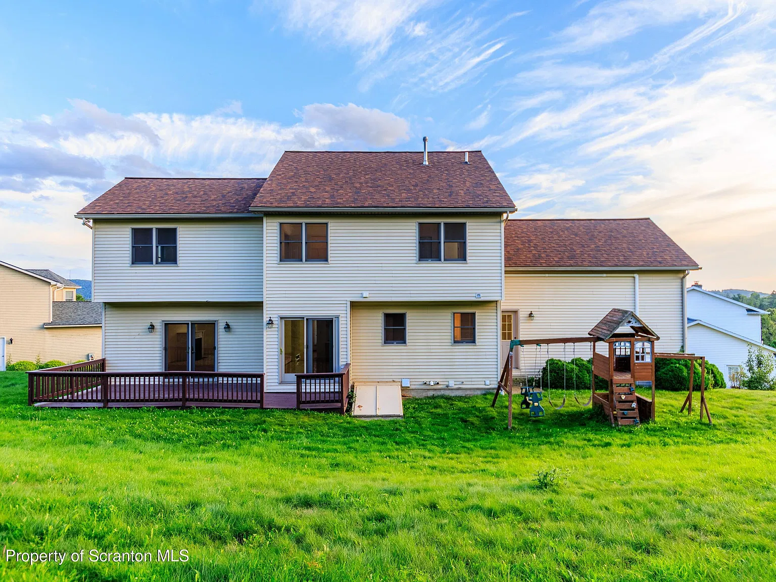 5 bed, 3.5 bath, 4200 sqft, $2,500 — Photo 3