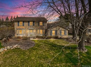 37764 Stableview Dr, Farmington Hills, MI 48335