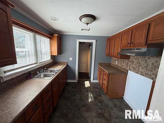 4th image of 621 S Stewart St