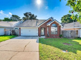 64 9th St, Shalimar, FL 32579
