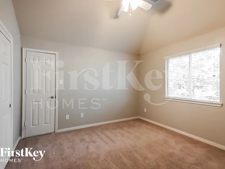 19107 Crystola Park — Photo 11