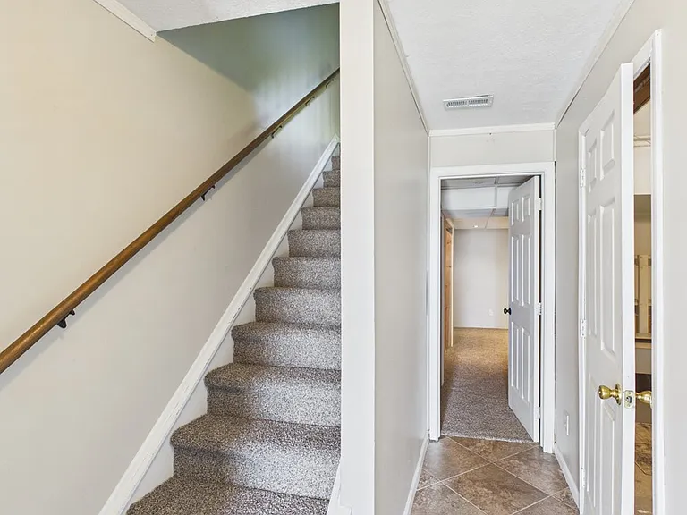 105 Northwood Dr — Photo 2