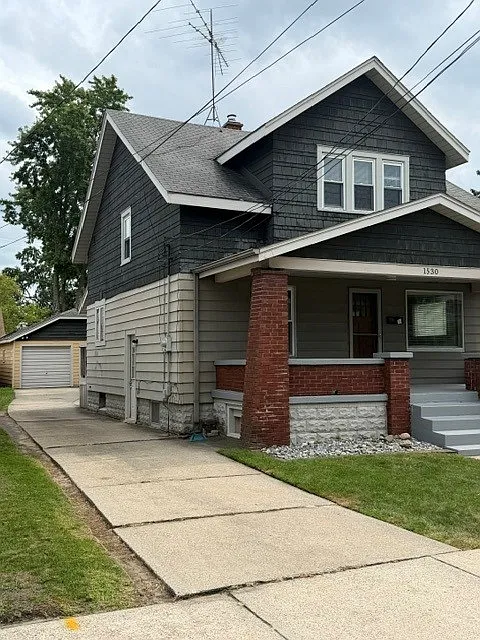3 bed, 1.5 bath, 1128 sqft, $1,975 — Photo 2