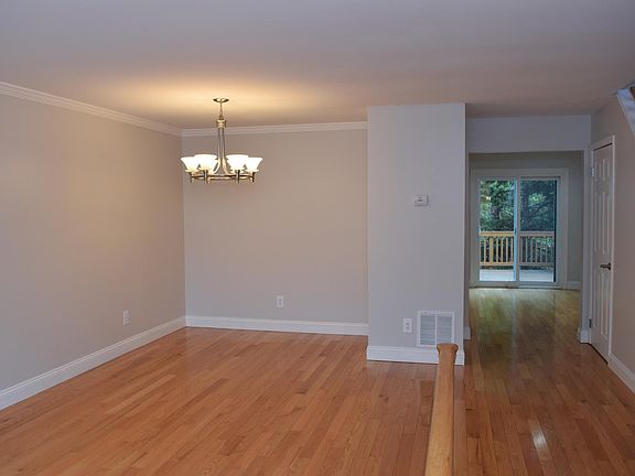 3rd image of 8523 Enochs Dr