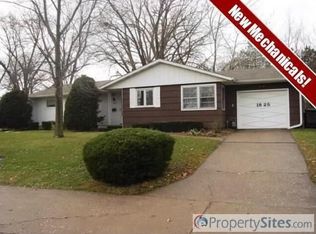 1825 37th Street Pl, Moline, IL 61265