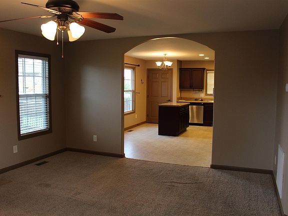 4th image of 1585 Apache Way
