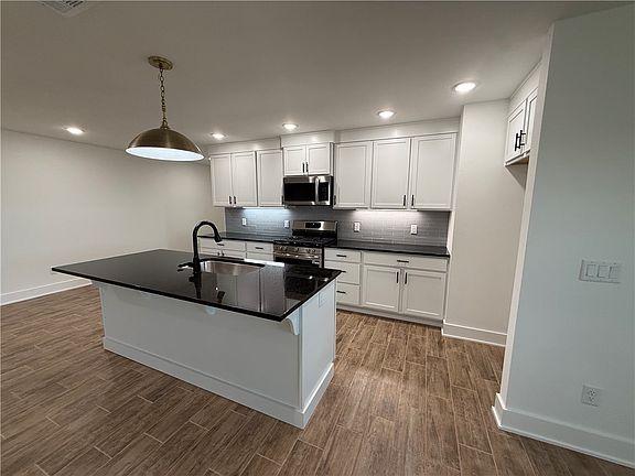 4th image of 104 W Gilpin St