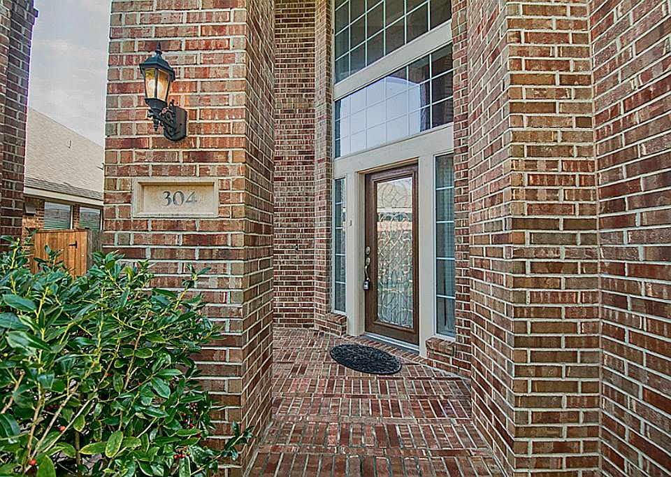 1st image of 304 Forest Creek Dr