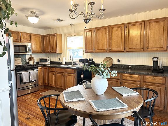 4th image of 345 Main St