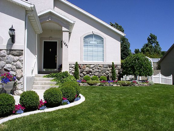 PROFESIONALY LANDSCAPED