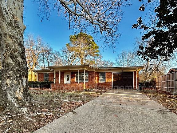 3rd image of 1607 Briarwood Blvd