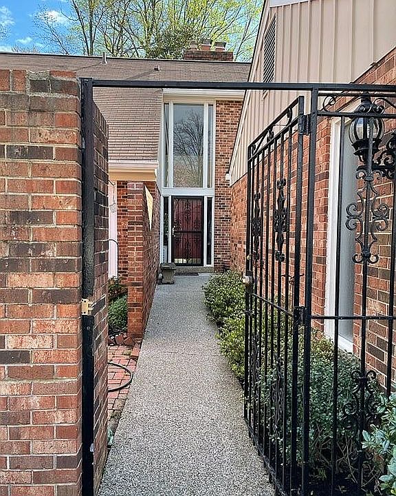 2nd image of 2831 Oakton Manor Ct