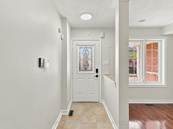 3rd image of 101 Livingston Rd