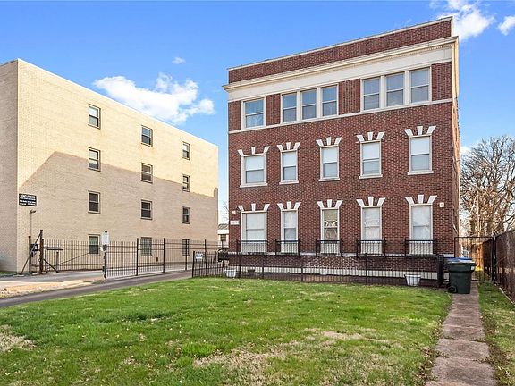 2nd image of 5450 Delmar Blvd