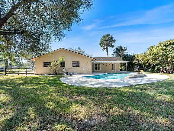 4th image of 5400 SW 164 Terrace