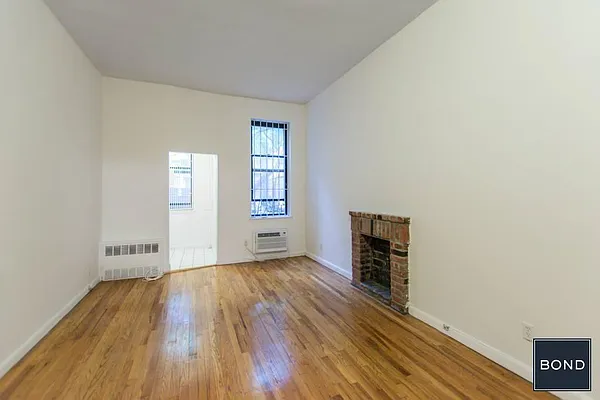 Rented by Bond New York | media 13