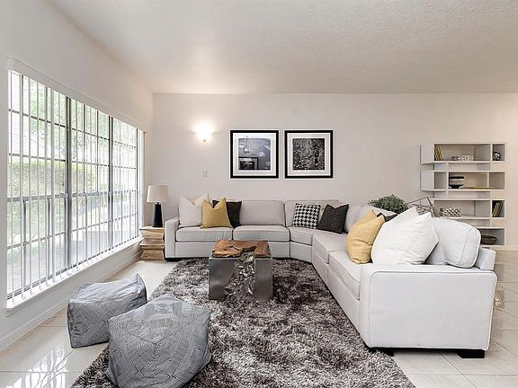 4th image of 7350 Kirby Dr APT 36