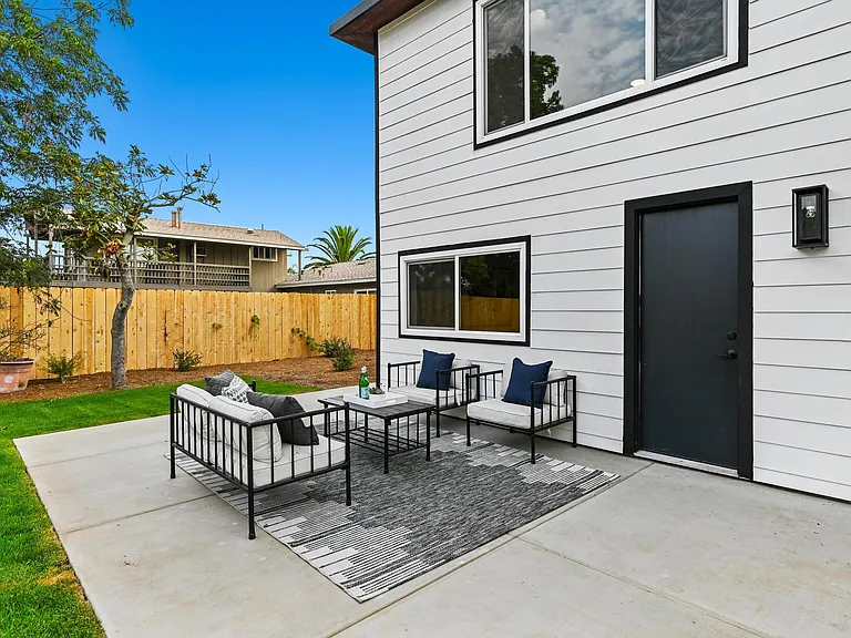1162 Erica St — Photo 38
