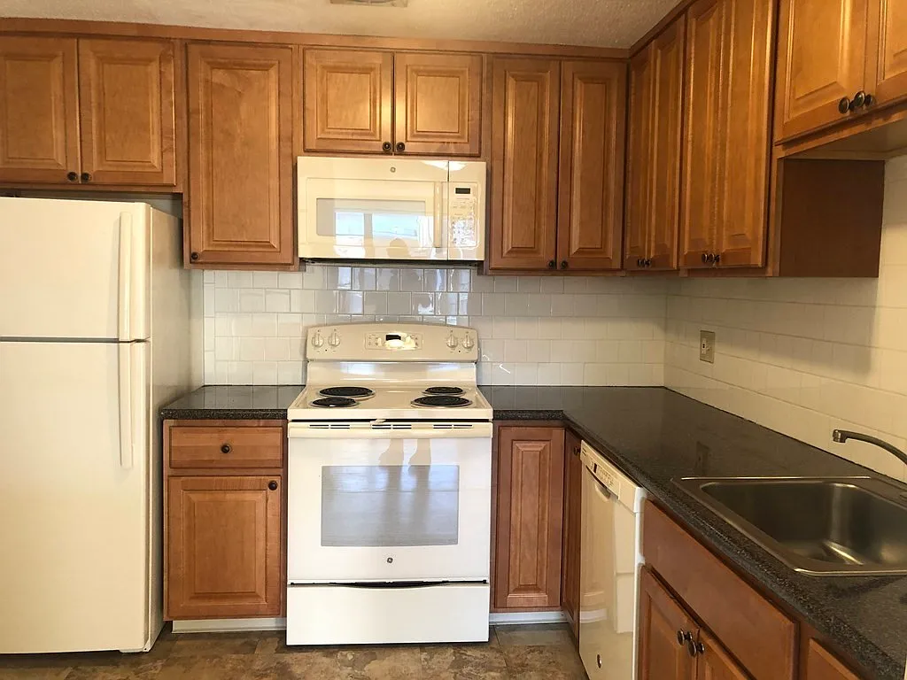 2 bed, 1.0 bath, 580 sqft, $2,600 — Photo 1