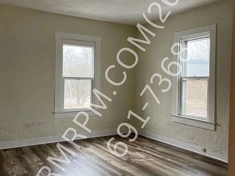 36 1/2 N Lafontaine St — Photo 4